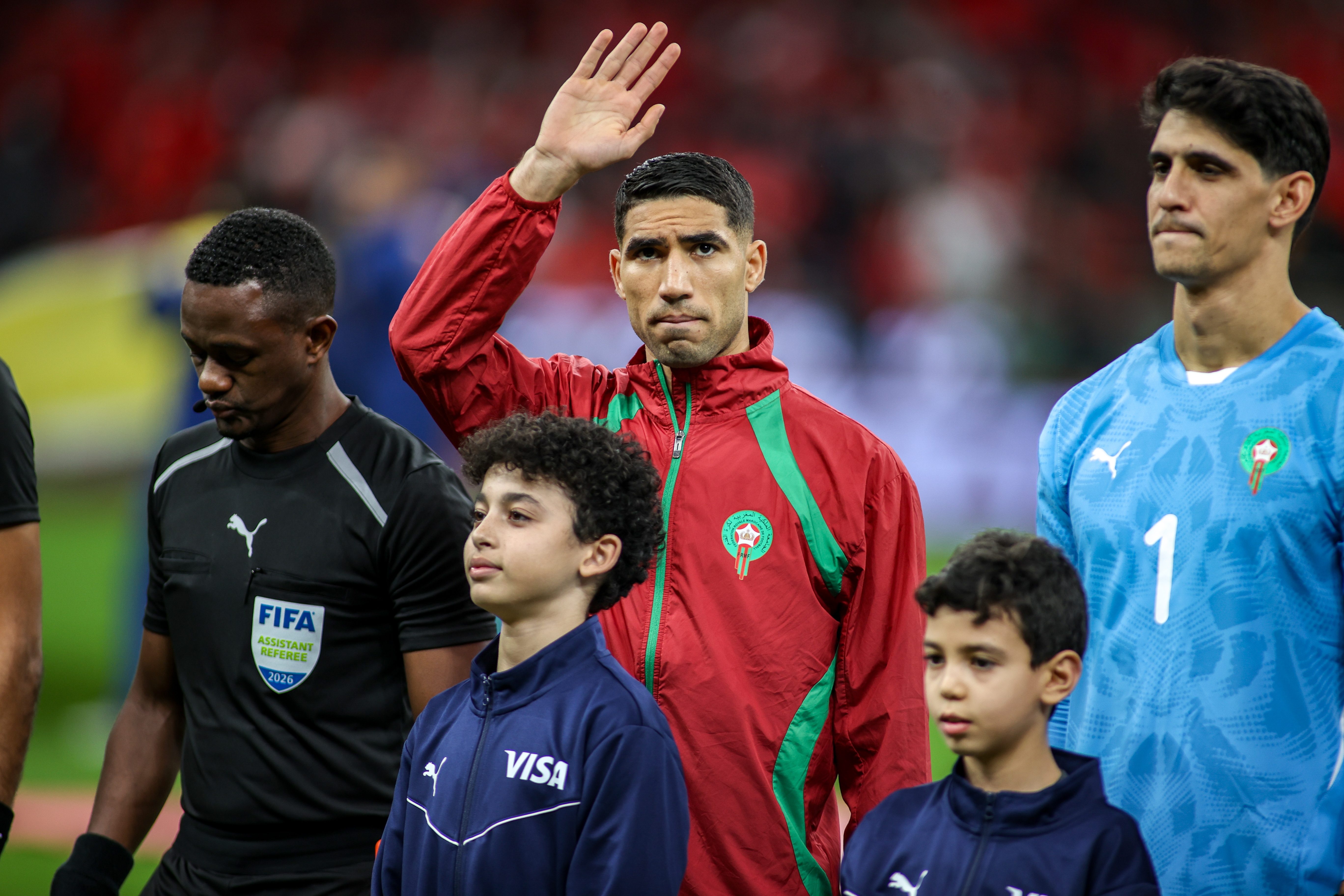 心情不同！巴黎人报：巴黎两将阿什拉夫和姆巴耶已经归队